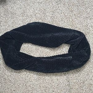 SHOLDIT Infinity Pocket Scarf